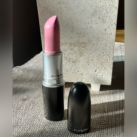 🌸 MAC Raspberry Swirl 🌀 - Picture 6 of 7